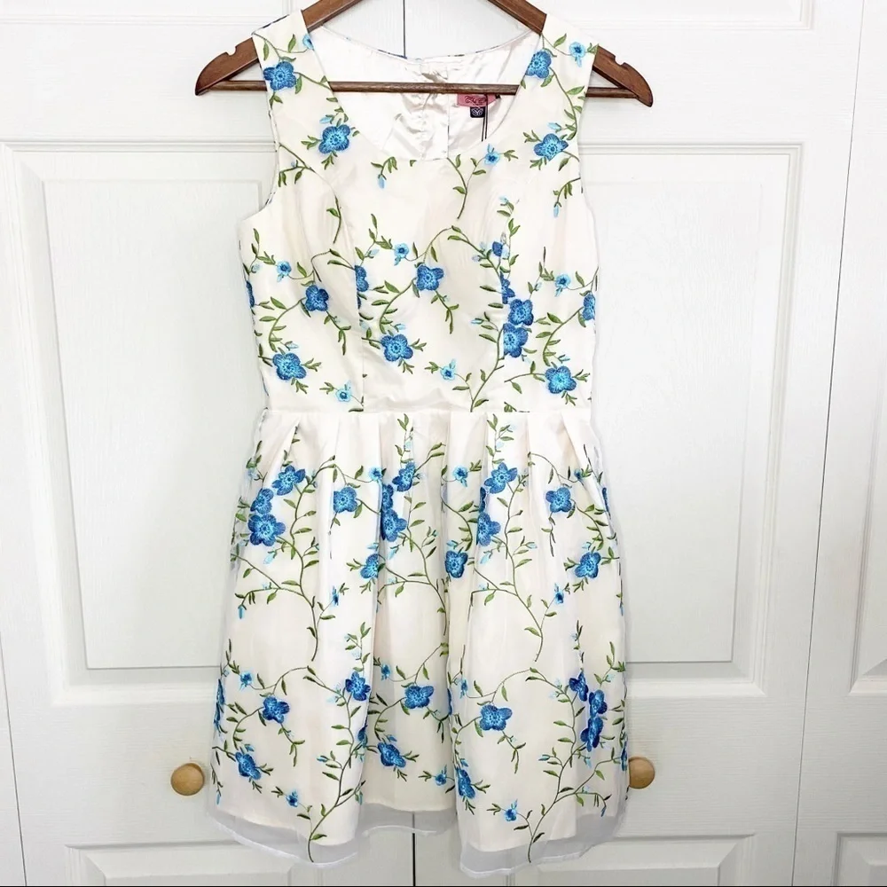 Chi Chi London NWT Cream Blue Floral Spring Dress